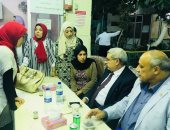 صور.. نائب رئيس جامعة طنطا يتناول الإفطار وسط طلاب المدينة الجامعية