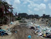 صور.. تجمع مياه الصرف الصحى وأكوام القمامة خلف مول العجمى ستار بالإسكندرية