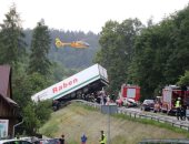 صور.. إصابة 44 شخصًا إثر اصطدام حافلة بشاحنة وسيارة فى جنوب بولندا