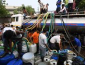 تفاقم أزمة مياه الشرب فى الهند والمواطنين بـ"الجراكن" فى الشوارع