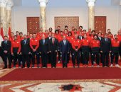 الرئيس السيسي عبر تويتر: علينا جميعا أن ندعم المنتخب الوطنى المصرى