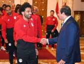 عضو باتحاد الكرة: السيسى اطمأن على محمد صلاح وقال له "سلامتك أهم"