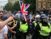اشتباكات عنيفة بين الشرطة البريطانية ويمينيون متطرفون وسط لندن
