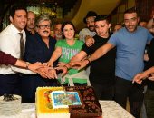 أبطال "عزمى وأشجان" يحتفلون بانتهاء تصوير مشاهد المسلسل بأحد فنادق مصر الجديدة