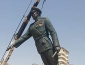 صور.. وصول تمثال الرئيس السادات إلى أحد ميادين السويس