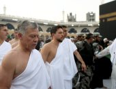 صور.. عاهل الأردن ونجله يؤديان مناسك العمرة عقب وصولهما السعودية