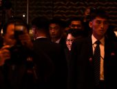 صور.. زعيم كوريا الشمالية يقوم بنزهة ليلية فى سنغافورة قبل قمته مع ترامب