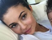 كيلى جينر تحذف صور ابنتها ستورمى من إنستجرام.. اعرف التفاصيل