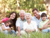 كيف تؤثر الزيارات العائلية على صحة كبار السن النفسية فى العيد؟