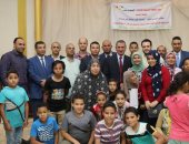 محافظ كفرالشيخ يشهد إفطار 100 طفل يتيم ويوزع عليهم العيدية