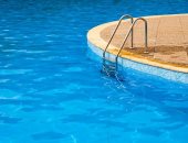 البحرين تسمح بافتتاح حمامات السباحة بشروط.. تعرف عليها
