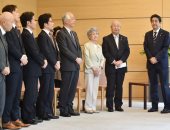 صور..رئيس وزراء اليابان يلتقى بأسر المختطفين فى كوريا الشمالية