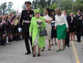 صور.. وصول الملكة إليزابيث وميجان لمقاطعة تشيشير فى أول رحلة ملكية معا