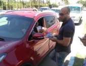 صور.. هيئة تنشيط السياحة بدمياط تستقبل رواد مدينة رأس البر بالأعلام