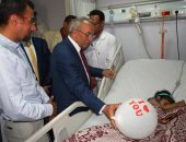محافظ شمال سيناء يزور طفلة دار الأيتام والجرحى الفلسطينيين بمستشفى العريش
