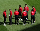 شاهد.. نزول محمد صلاح لأرض ملعب مباراة مصر وأوروجواى