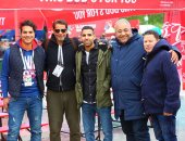 صور.. مؤمن زكريا وبيومى فؤاد فى روسيا لدعم المنتخب