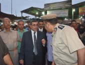 فيديو وصور.. جولة ميدانية لمحافظ الفيوم على مواقف السيارات  