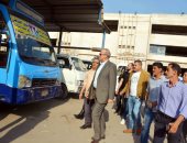 صور.. محافظ القليوبية يتفقد المواقف لمتابعة تطبيق تعريفة الركوب 