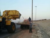 صور.. ميناء القاهرة الجوى يجرى صيانة لمهبط المطار بأحدث المعدات العالمية