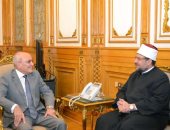 وزيرا الأوقاف والإنتاج الحربى يبحثان التعاون فى المشروعات المشتركة