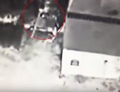فيديو.. الميليشيات الإيرانية تقصف مدنيين بالدبابات عقب خسارتها مطار الحديدة