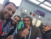 عمرو دياب وخالد صلاح وأبو هشيمة وخيرى رمضان يحضرون مباراة مصر وروسيا