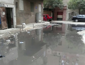 صور.. مياه الصرف تغرق شارع السيوفى بالمطرية والأهالى يستغيثون