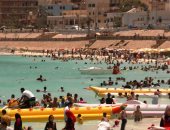 إقبال كبير على شواطئ ومصايف مطروح والساحل.. ونسب الإشغال تتجاوز 85 %