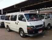 صور ..حملات مرورية مفاجئة على مواقف السيارات فى سوهاج لتطبيق التسعيرة الجديدة