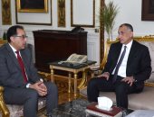 رئيس الوزراء يتابع مع محافظ البنك المركزى الملفات المتعلقة بالسياسات النقدية  