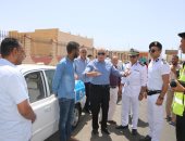صور.. محافظ جنوب سيناء يتفقد موقف شرم الشيخ لمتابعة تنفيذ التعريفة الجديدة