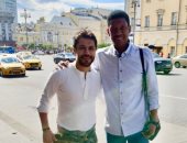 العميدان.. صورة تجمع أحمد حسن وحارس مرمى السعودية السابق محمد الدعيع 