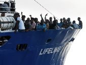 صور.. سفينة شريان الحياة تنقذ عدد من المهاجرين على الشواطئ الليبية
