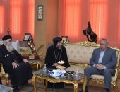 صور.. محافظ الشرقية يستقبل وفد كنائسى من ميت غمر لتهنئة بالعيد