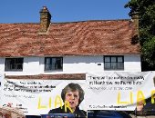 صور.. مظاهرات فى بريطانيا احتجاجا على خطة توسيع مطار "هيثرو"