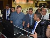 رئيس جامعة سوهاج يشهد مشروعات التخرج لطلاب كلية الهندسة.. صور