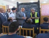 مساعد الوزير لقطاع السجون يتفقد نزلاء أبو زعبل ويتابع حالتهم الصحية والتعليمية 