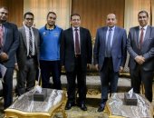 رئيس جامعة بنى سويف يستقبل وفداً من بنك مصر لبحث سبل التعاون