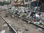 شكوى من تراكم القمامة بخط سكك حديد الحضرة الجديدة فى الإسكندرية