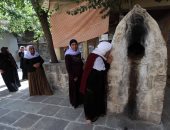 صور.. الإيزيديون يعودون لممارسة طقوسهم الدينية بمعبد "لالش" شمال العراق