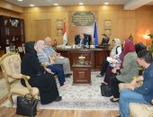 محافظ دمياط يناقش خطة تطوير مدينة رأس البر