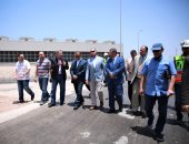 فيديو وصور .. محافظ كفر الشيخ يلتقى عمال ومهندسى محطة كهرباء البرلس