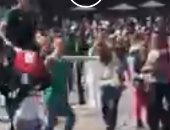 فيديو.. مكسيكيون يحملون مواطنا كوريا ويطوفون به بعد الفوز على ألمانيا