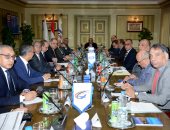 وزير الطيران يتفقد مقر الشركة القابضة للمطارات والملاحة الجوية