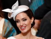 شاهد أنجلينا جولى بإطلالة ميجان ماركل