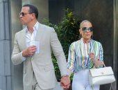 "البابارتزى" يرصد جنيفر لوبيز وصديقها أثناء مغادرتهما أحد المطاعم بنيويورك