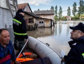 مصرع 4 أشخاص وإجلاء 250 آخرين بسبب الأمطار الغزيرة فى رومانيا - صور