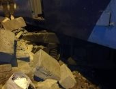 صور.. خروج عربة قطار عن قضبان السكة الحديد بالإسكندرية