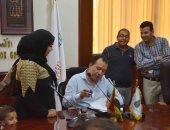 صور.. محافظ الأقصر ينظم يوم مفتوح لمناقشة مشكلات المواطنين